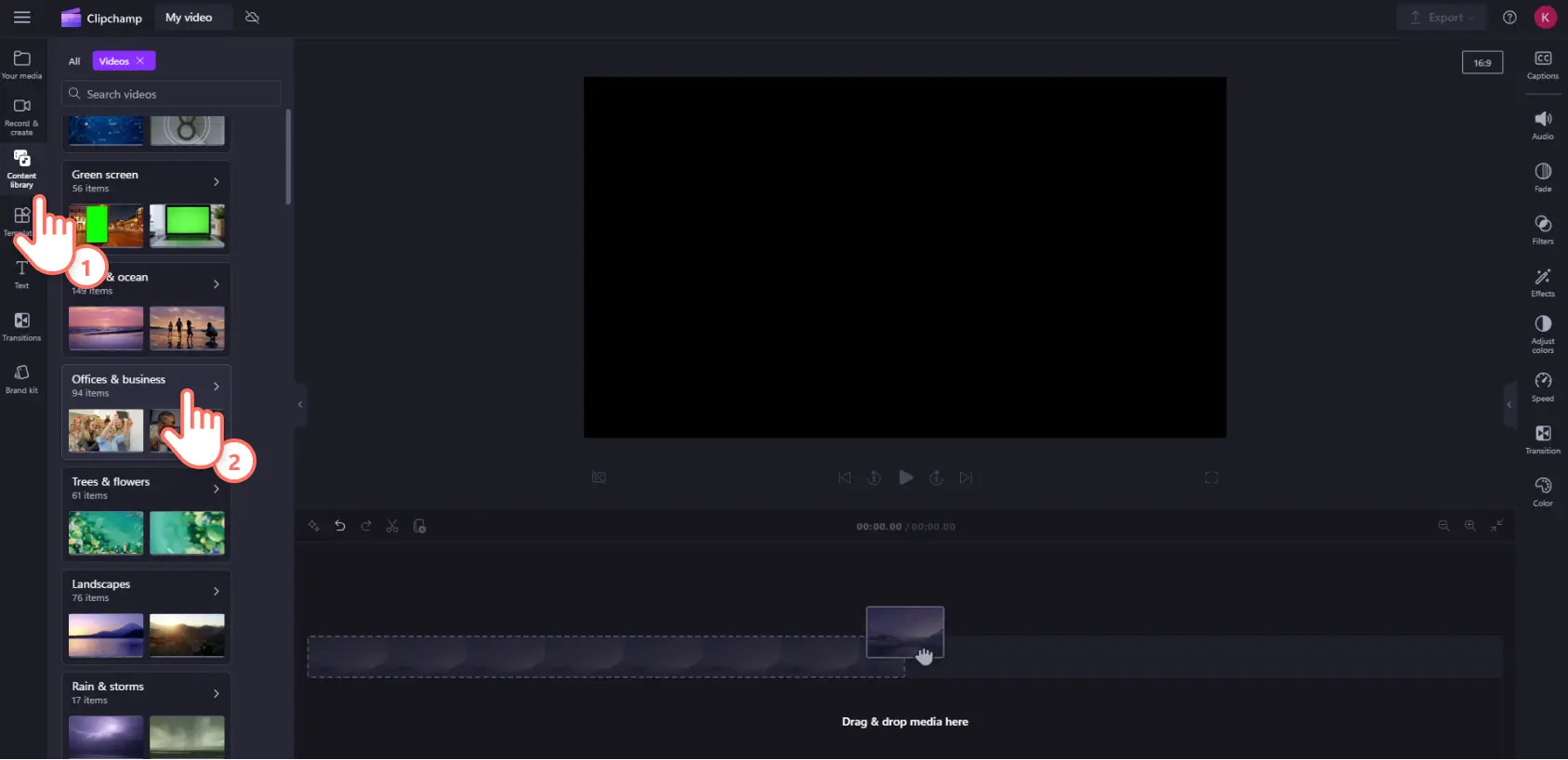 Image d’un utilisateur de Clipchamp sélectionnant la collection de la bibliothèque libre de droits intitulée « Bureau et Affaires » dans la bibliothèque de contenu de Clipchamp.