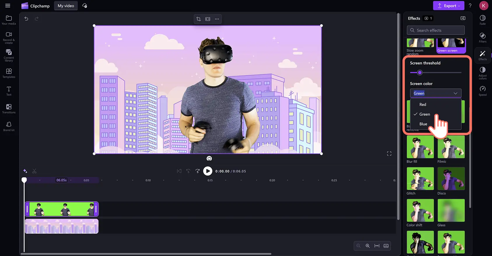 Eine Person passt die Bildschirmempfindlichkeit für ein Meme-Video mit grünem Bildschirm im Clipchamp Video-Editor an.