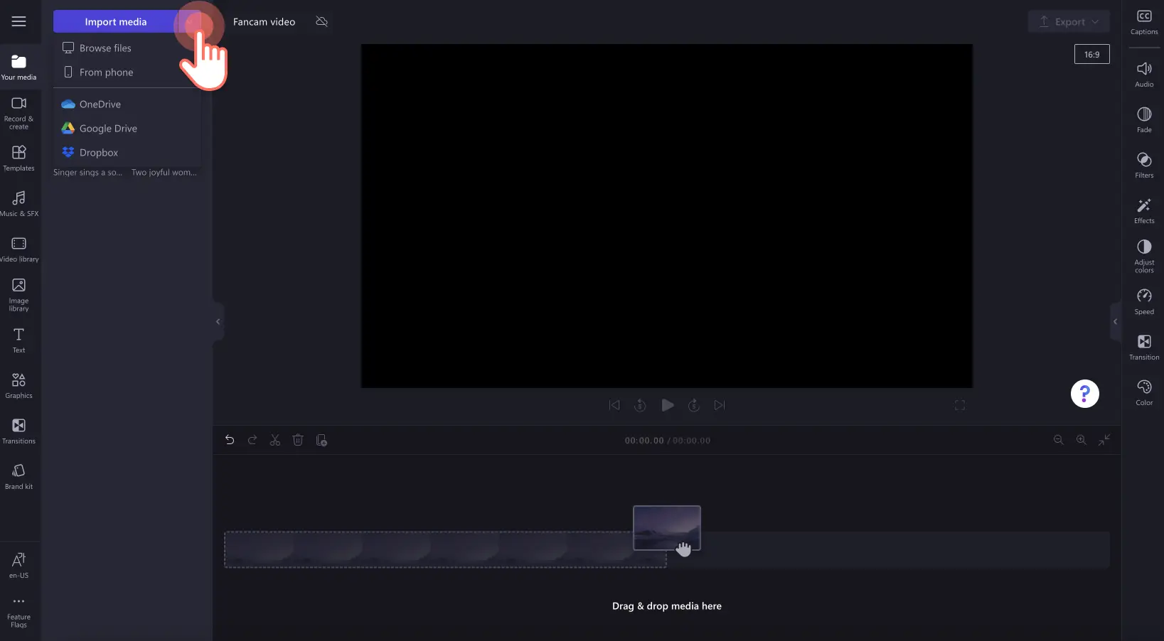 動画をインポートするユーザーの画像。