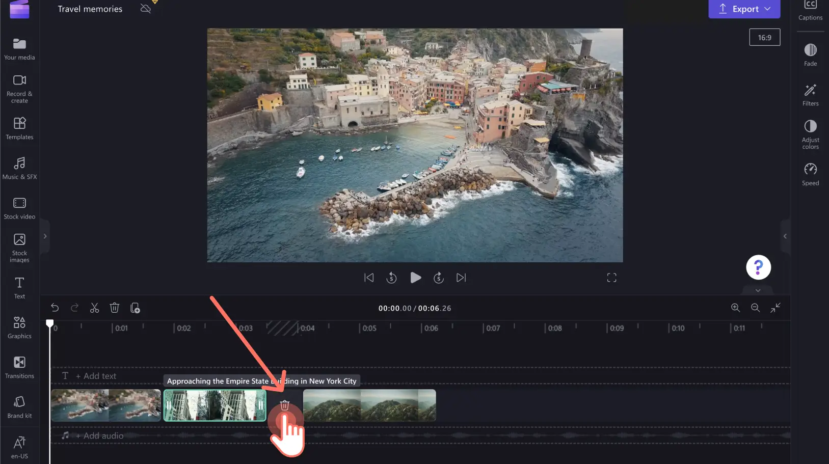 Изображение удаления промежутка на временной шкале в Clipchamp.