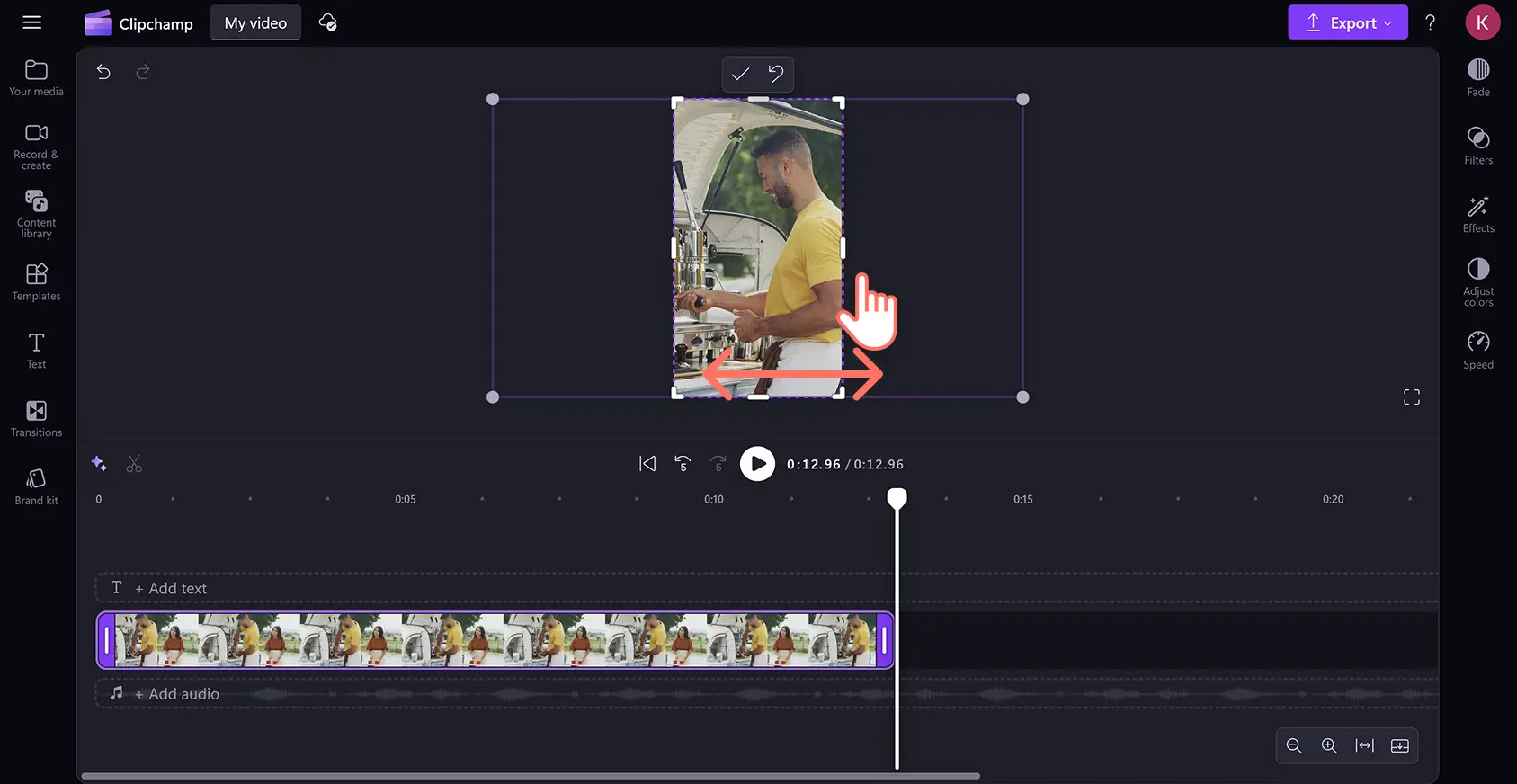 Clipchamp ビデオ エディターで Instagram リール用の動画をトリミングしているユーザー。