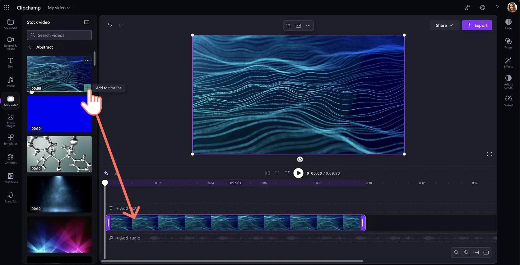 Utente che aggiunge un video alla timeline in Clipchamp per il lavoro