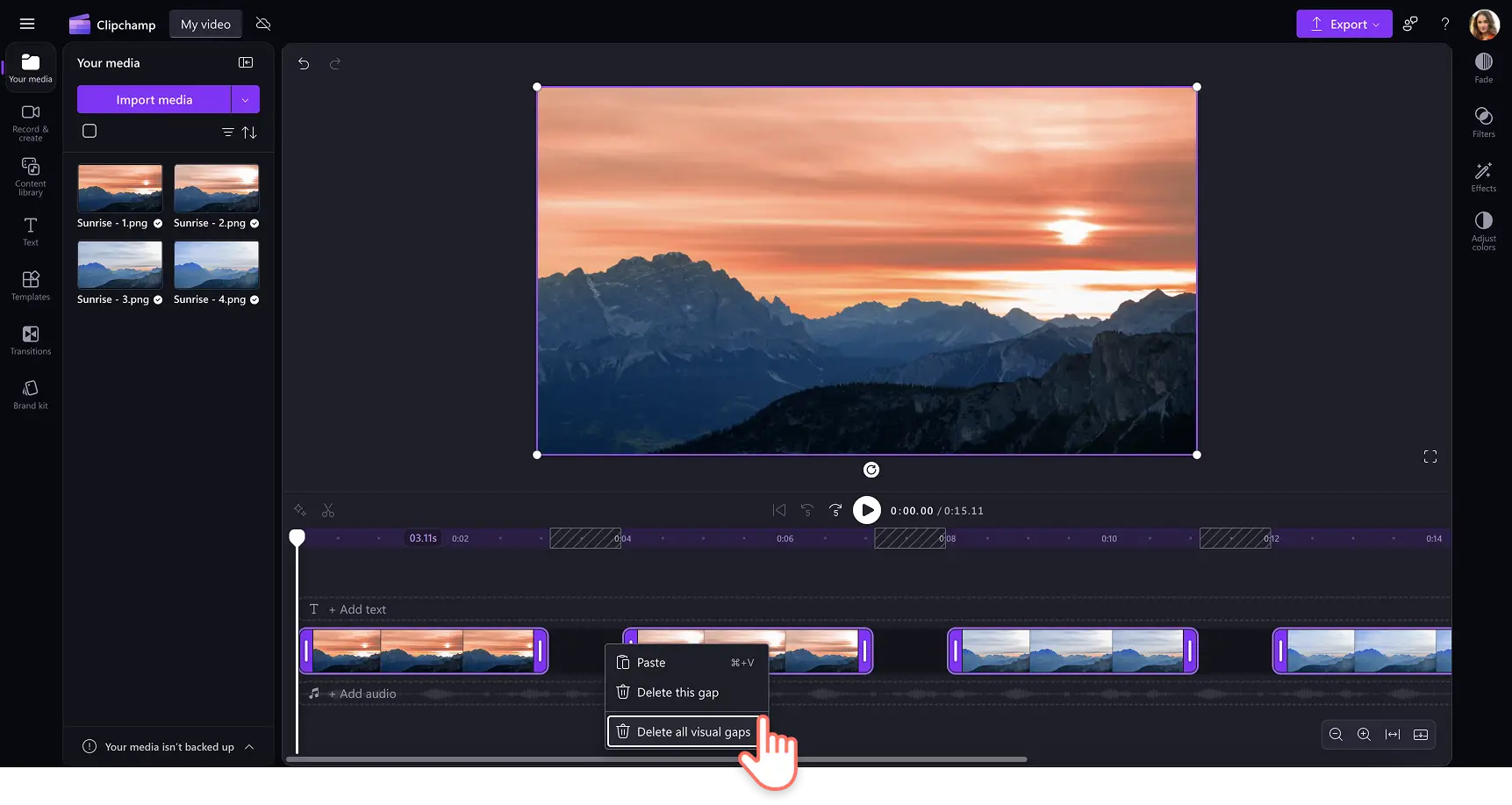 En bruger, der sletter mellemrum automatisk i Clipchamp