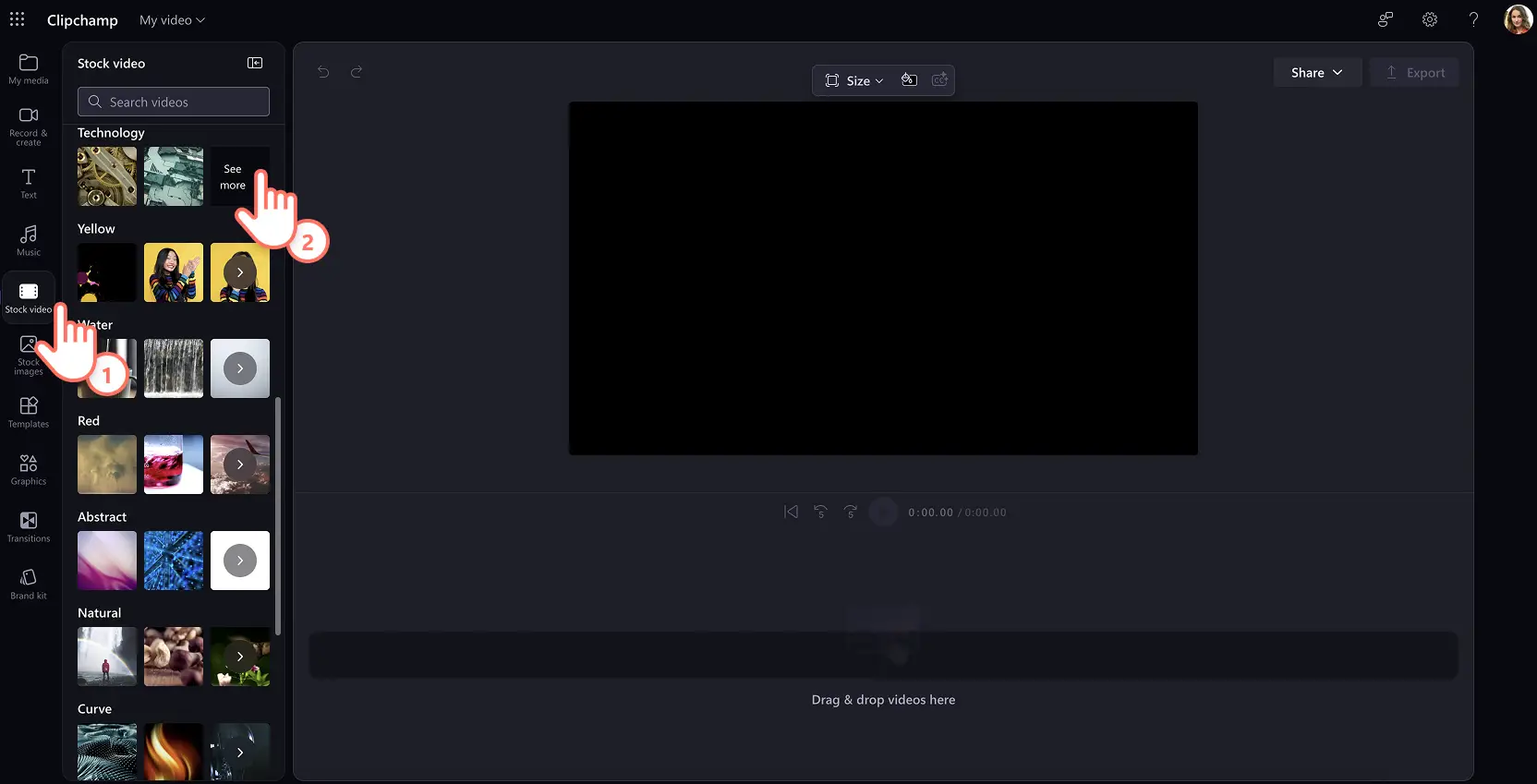 Utente cerca nella raccolta contenuto dei video d'archivio in Clipchamp per lavoro