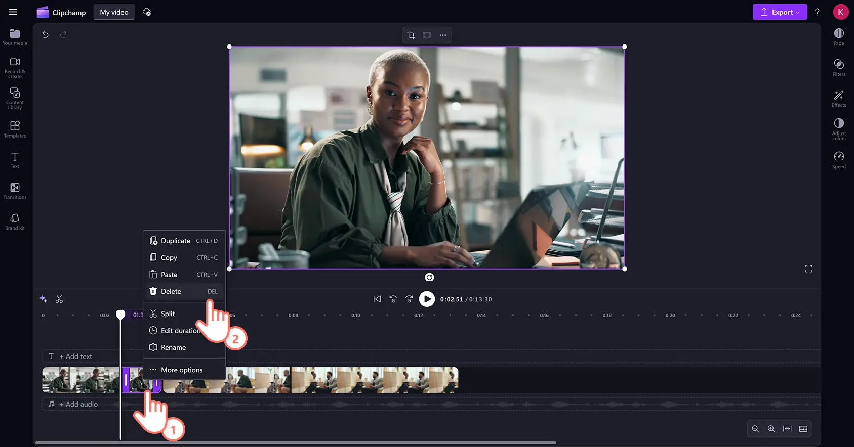 Clipchamp 動画エディターで、編集タイムラインから余分な映像を削除しているユーザー。