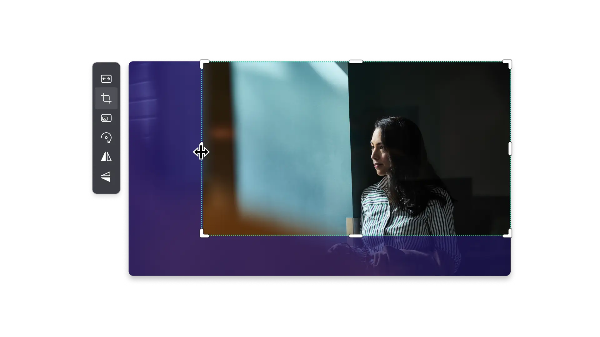 Image de la fonction de rognage de Clipchamp en cours d'utilisation, une fois que les poignées vertes apparaissent aux extrémités de la ressource multimédia.