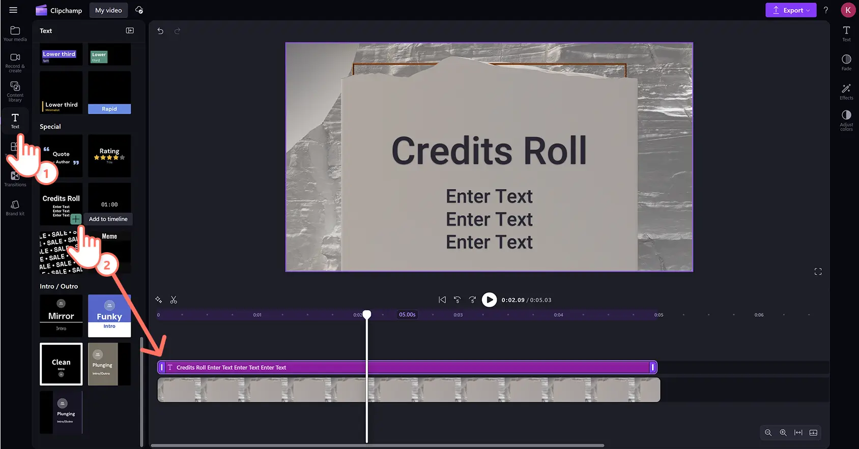 En användare lägger till text för eftertexter i en video i Clipchamp.