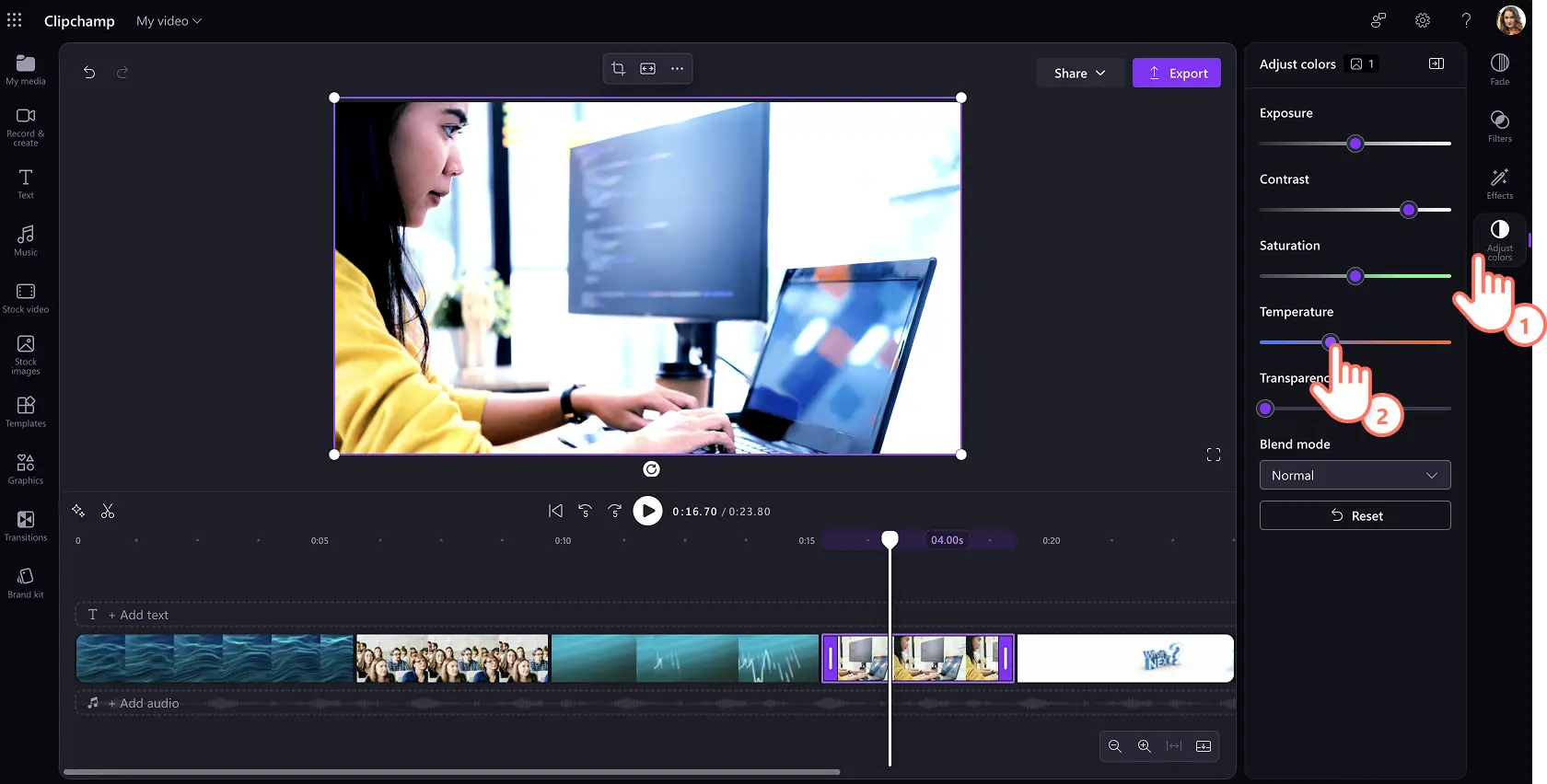 Utente che aggiusta i colori, la temperatura e l'aspetto di un video in Clipchamp per lavoro