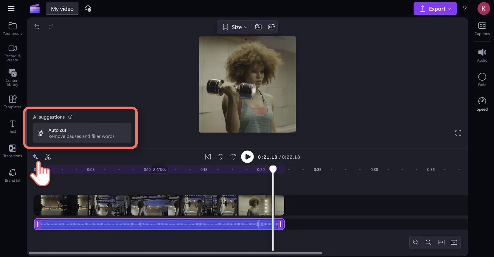 Pengguna menghapus keheningan dari audio dengan fitur potong otomatis di editor video Clipchamp.
