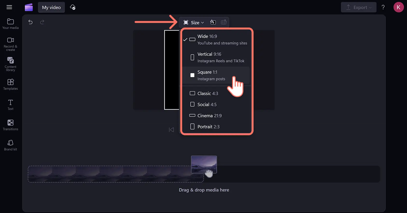 Pengguna memilih rasio aspek untuk Instagram menggunakan pengubah ukuran video di editor video Clipchamp.