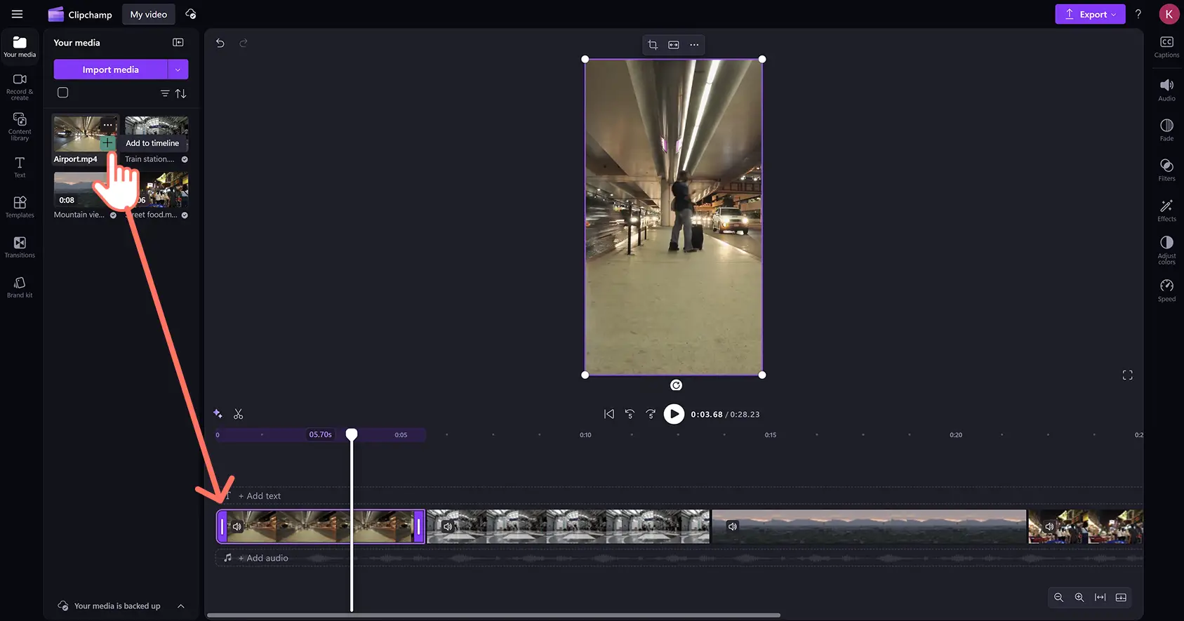 En bruger føjer rejsehøjdepunktsklip til tidslinjen i Clipchamp-videoeditoren.
