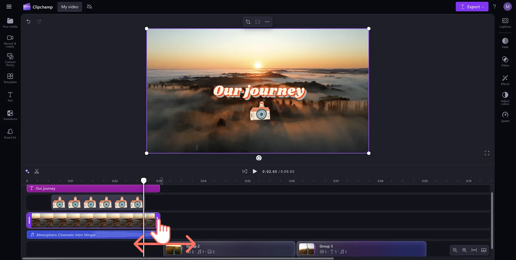 Pengguna menyeret panjang aset video untuk menyesuaikan pada garis masa.