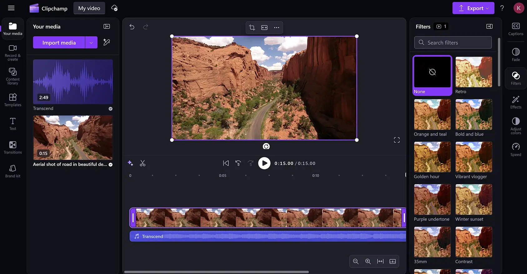 Tampilan penuh editor video yang menampilkan toolbar, panel properti, dan lini masa di Clipchamp.
