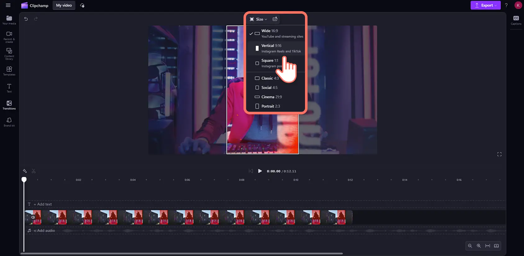 Obraz przedstawiający użytkownika zmieniającego rozmiar wideo z YouTube na TikTok.