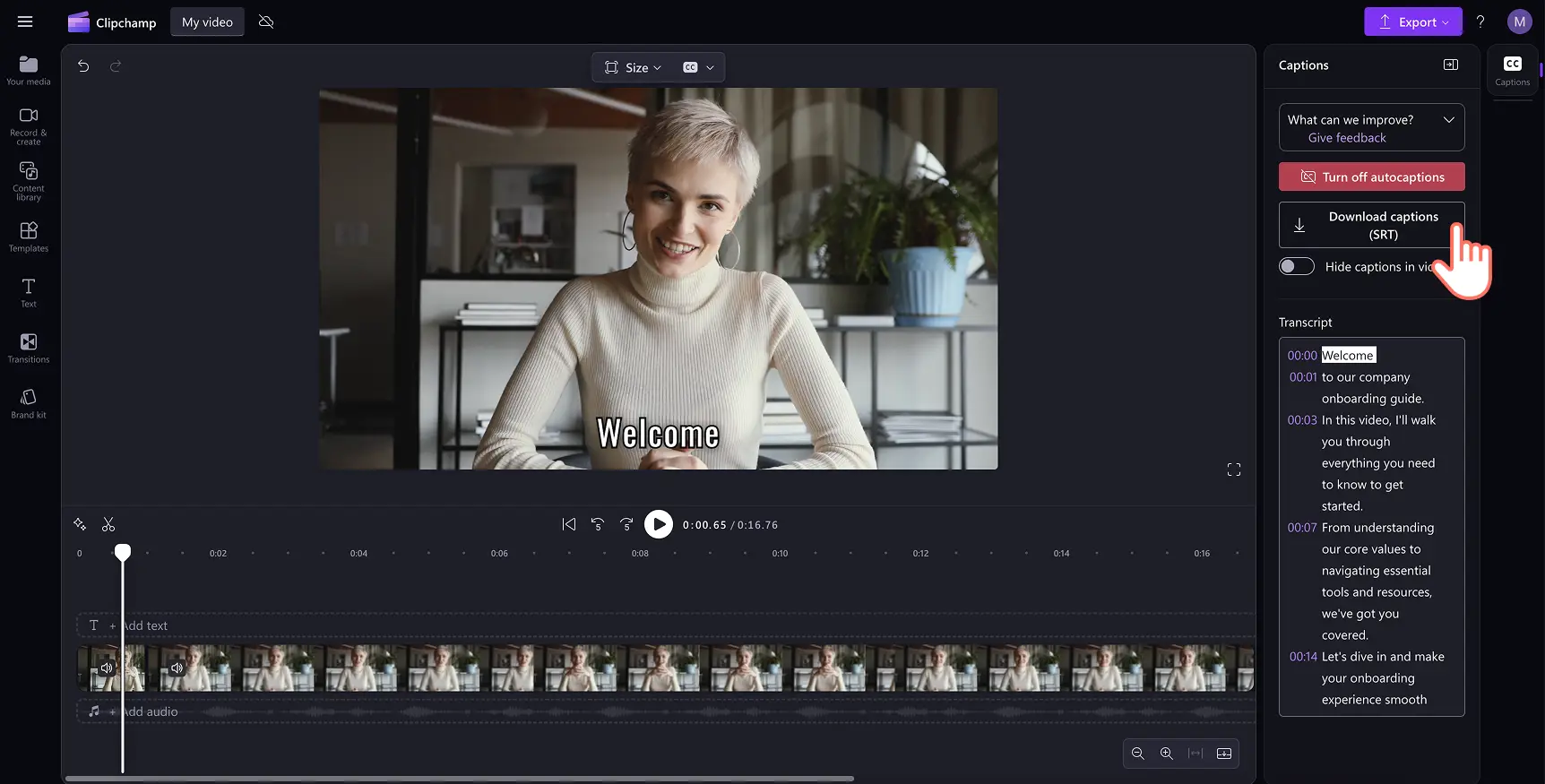 Een afbeelding van een gebruiker die een videotranscriptie downloadt. 