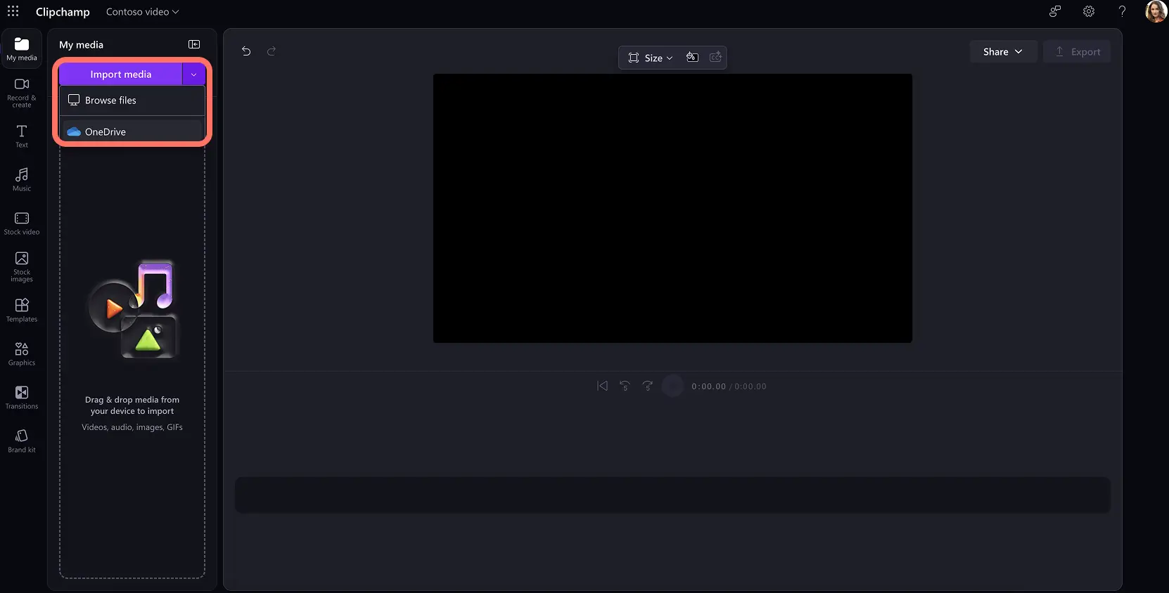 Seorang pengguna mengimport imej dan video ke dalam Clipchamp