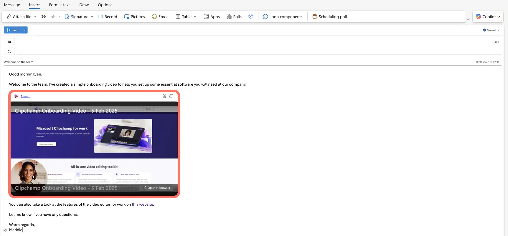 Ein Benutzer bettet ein aufgezeichnetes Video in eine Outlook-E-Mail ein