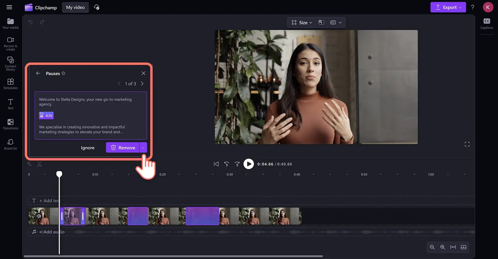Clipchamp 비디오 편집기의 자동 잘라내기 창에서 감지된 일시 정지를 제거하는 사용자.