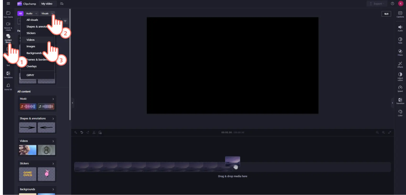 Clipchamp’te içerik kitaplığı sekmesinde video koleksiyonuna erişen bir kullanıcı.