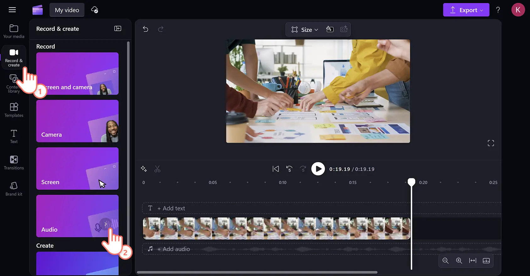 Clipchamp video düzenleyicide ücretsiz çevrimiçi ses kaydediciyi seçen bir kullanıcı.
