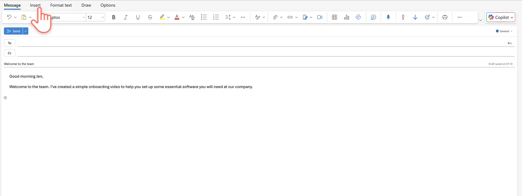 Eine Person verfasst eine neue E-Mail in Outlook.