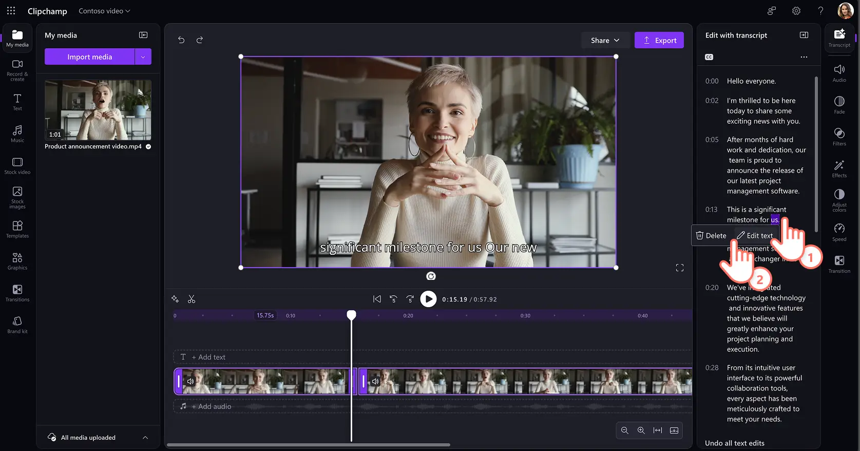 En bruger redigerer stavemåder i en automatisk genereret videoafskrift i Clipchamp-videoeditoren til arbejde
