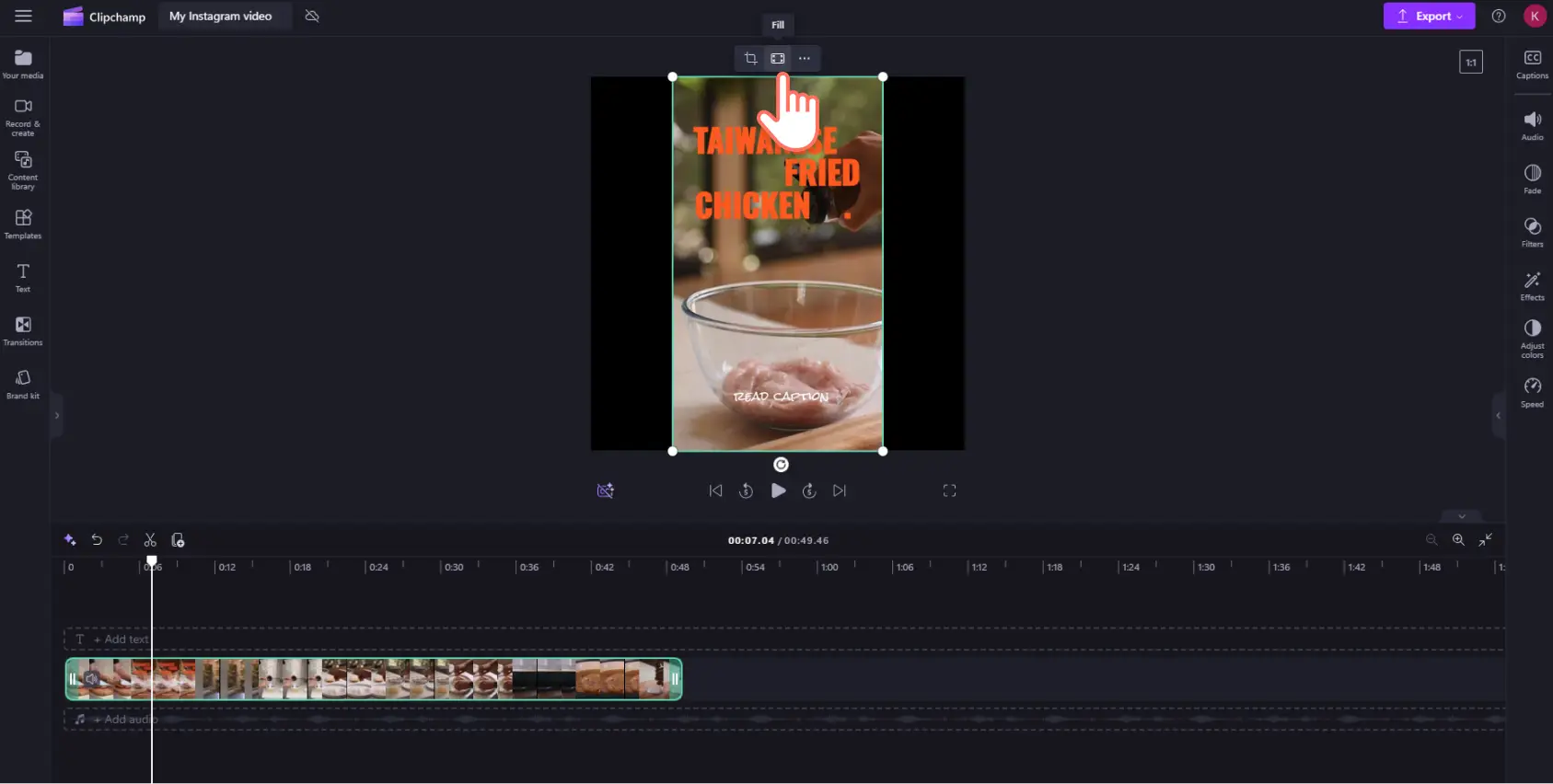 Et bilde av en Clipchamp-bruker som holder pekeren over Fyll og tilpass-knappen for å justere en 16:9-video om til størrelsesforholdet 1:1.