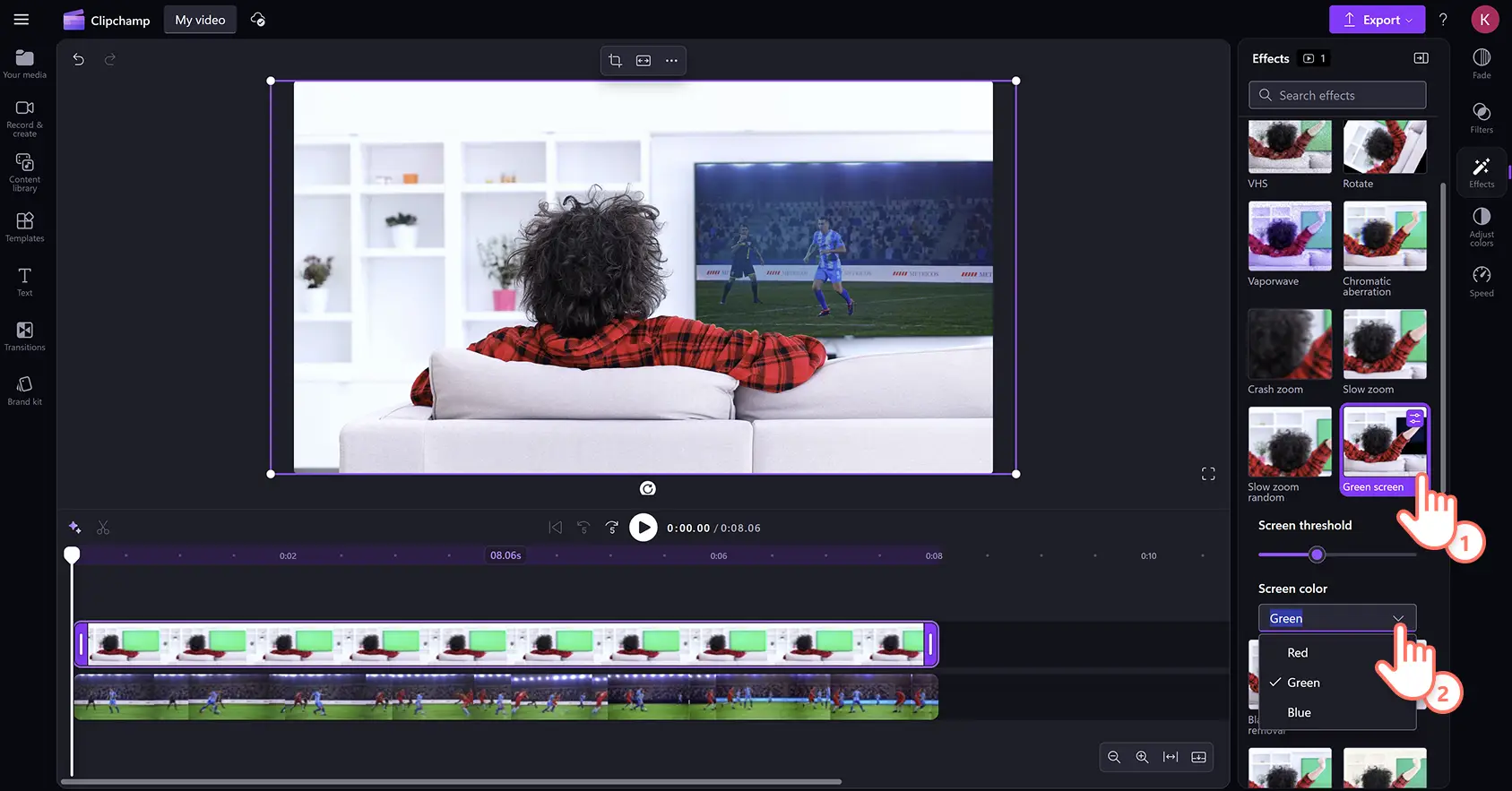 Seorang pengguna menyesuaikan ambang kesan skrin hijau dalam editor video Clipchamp.
