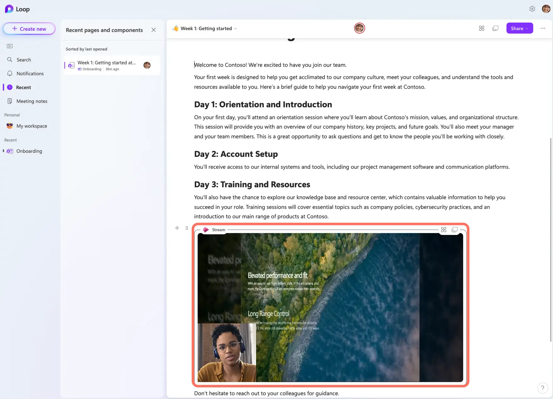 Um usuário incorporando um vídeo em um documento do Microsoft Loop 