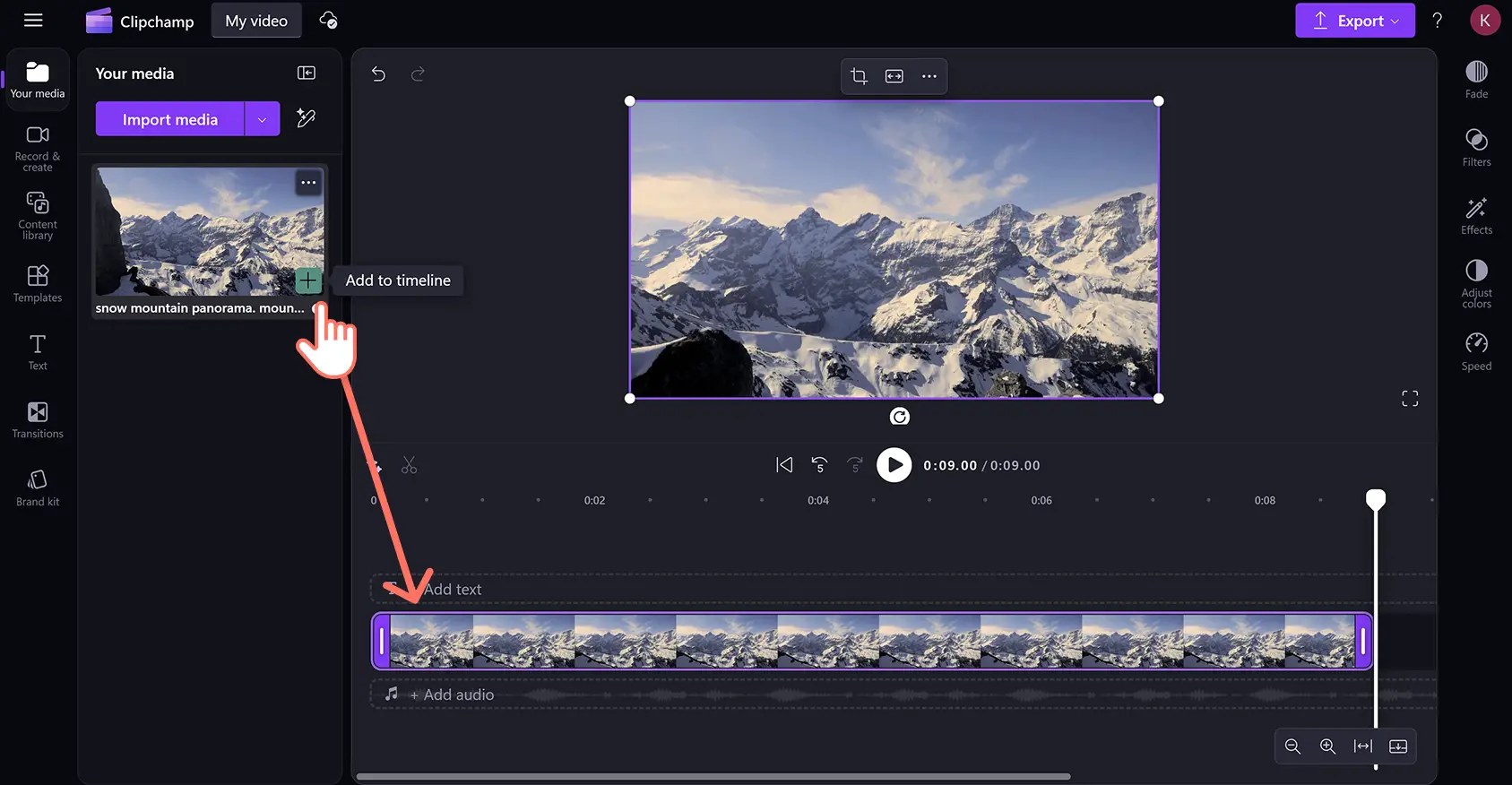 用户将视频拖放到 Clipchamp 的时间线上。