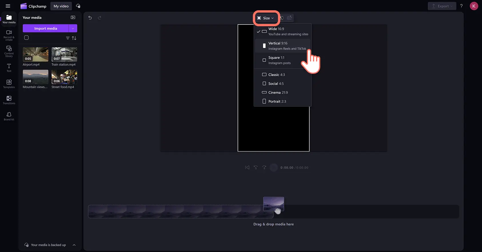 En bruger ændrer højde-bredde-forholdet på en video med højdepunkter fra rejser i Clipchamp-videoeditoren.
