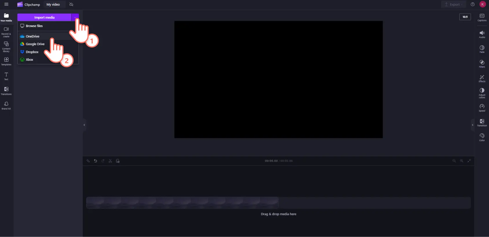 Medyayı Clipchamp düzenleyiciye aktaran bir kullanıcı.