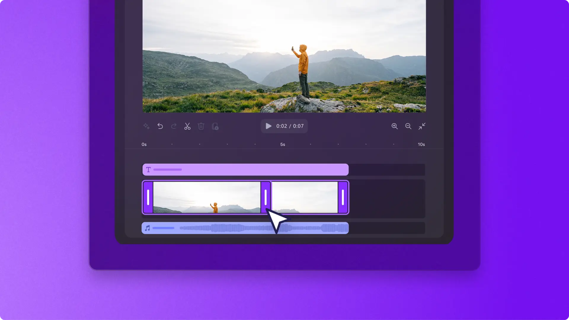 Clipchamp の編集タイムラインで動画アセットをトリミングしているユーザー。