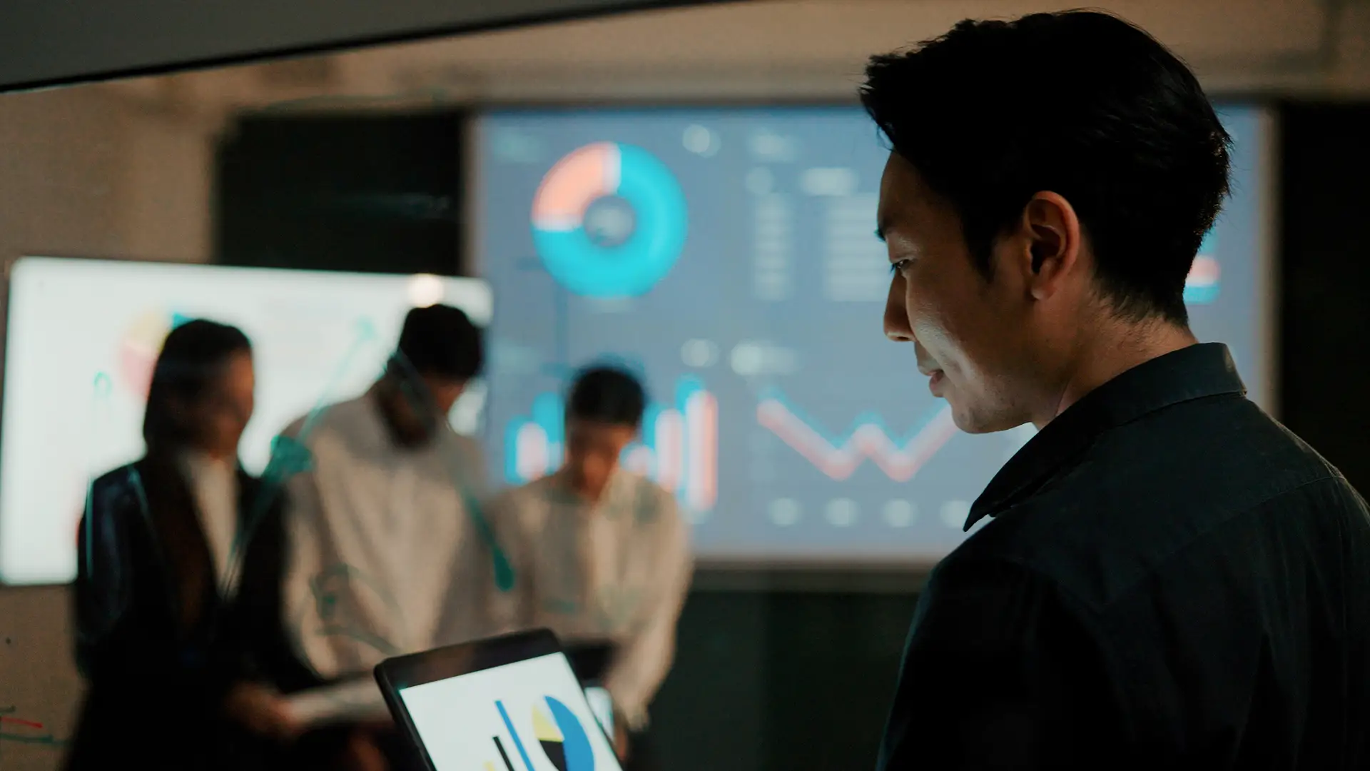 A man looking at a computer screen.